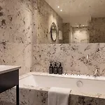 Hotel Hypernym & Suites 4*