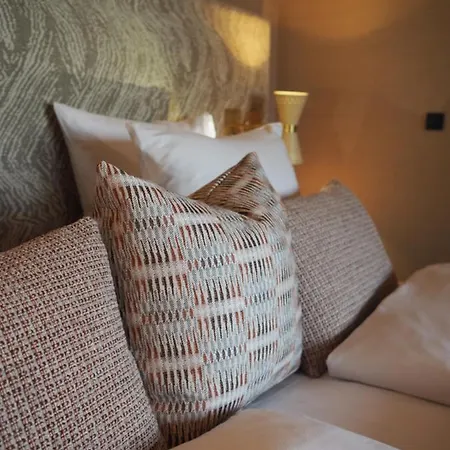 Hotel Hypernym & Suites 4*