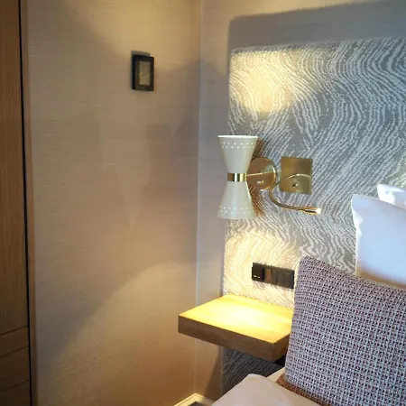 Hypernym & Suites Hotel