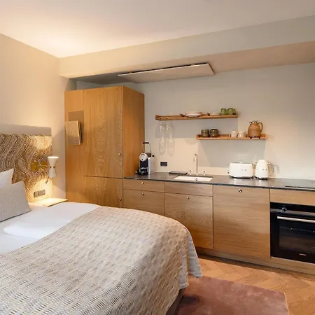 Hypernym & Suites Hotel 4*