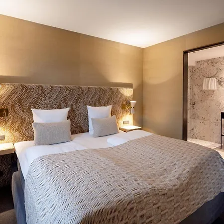 Hotel Hypernym & Suites