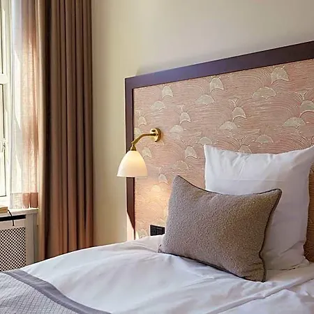 Hypernym & Hotel 4*