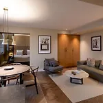 Hypernym & 4*